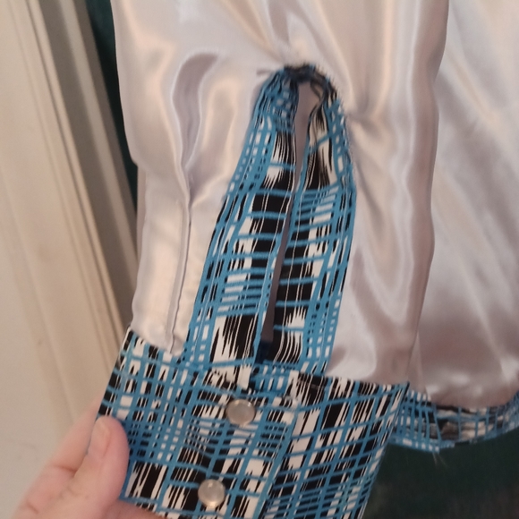 Womans custom Silver and Blue Long Sleeve button up, western. - Picture 5 of 7